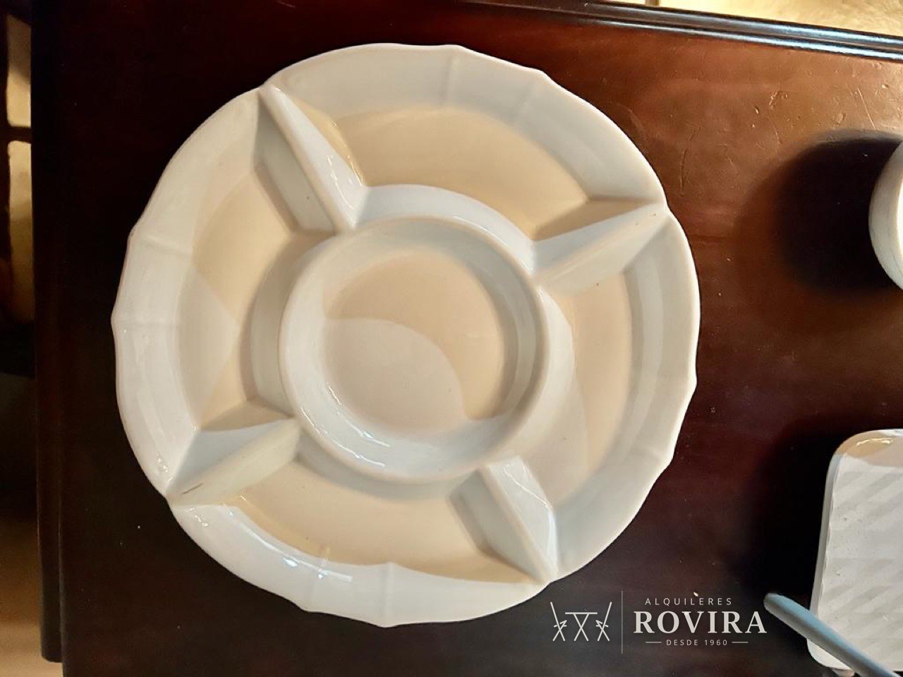 Plato botanero dividido en 5 secciones, foto de producto