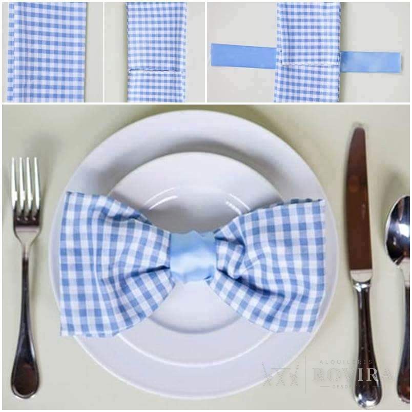 Plato blanco con servilleta doblada en lazo de cuadros azules, cuchillo y tenedor