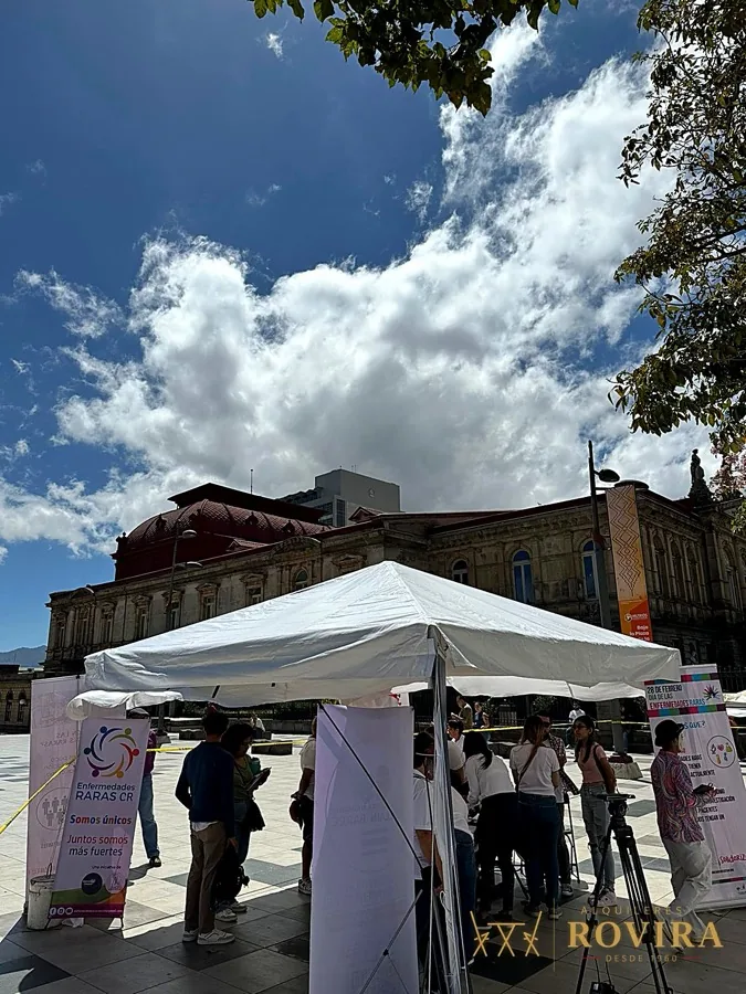 Carpas plegables blancas en evento al aire libre