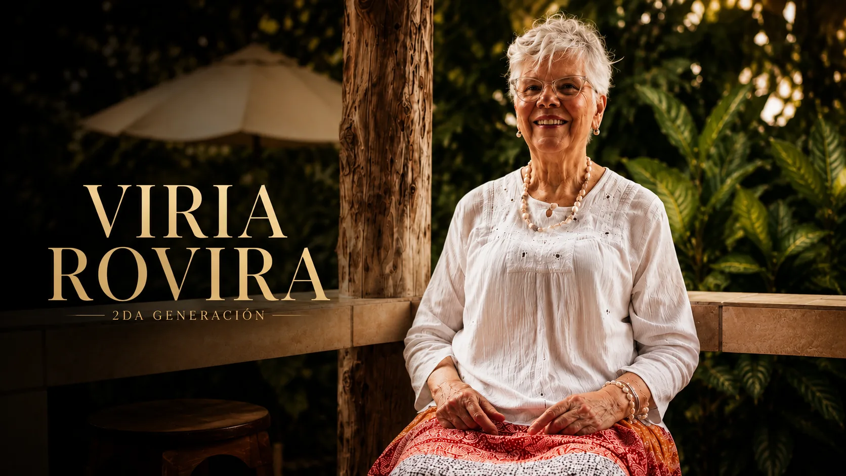 Viria Rovira, segunda generación de Alquileres Rovira, sonriendo en un jardín — portada del video «En la voz de nuestra familia»