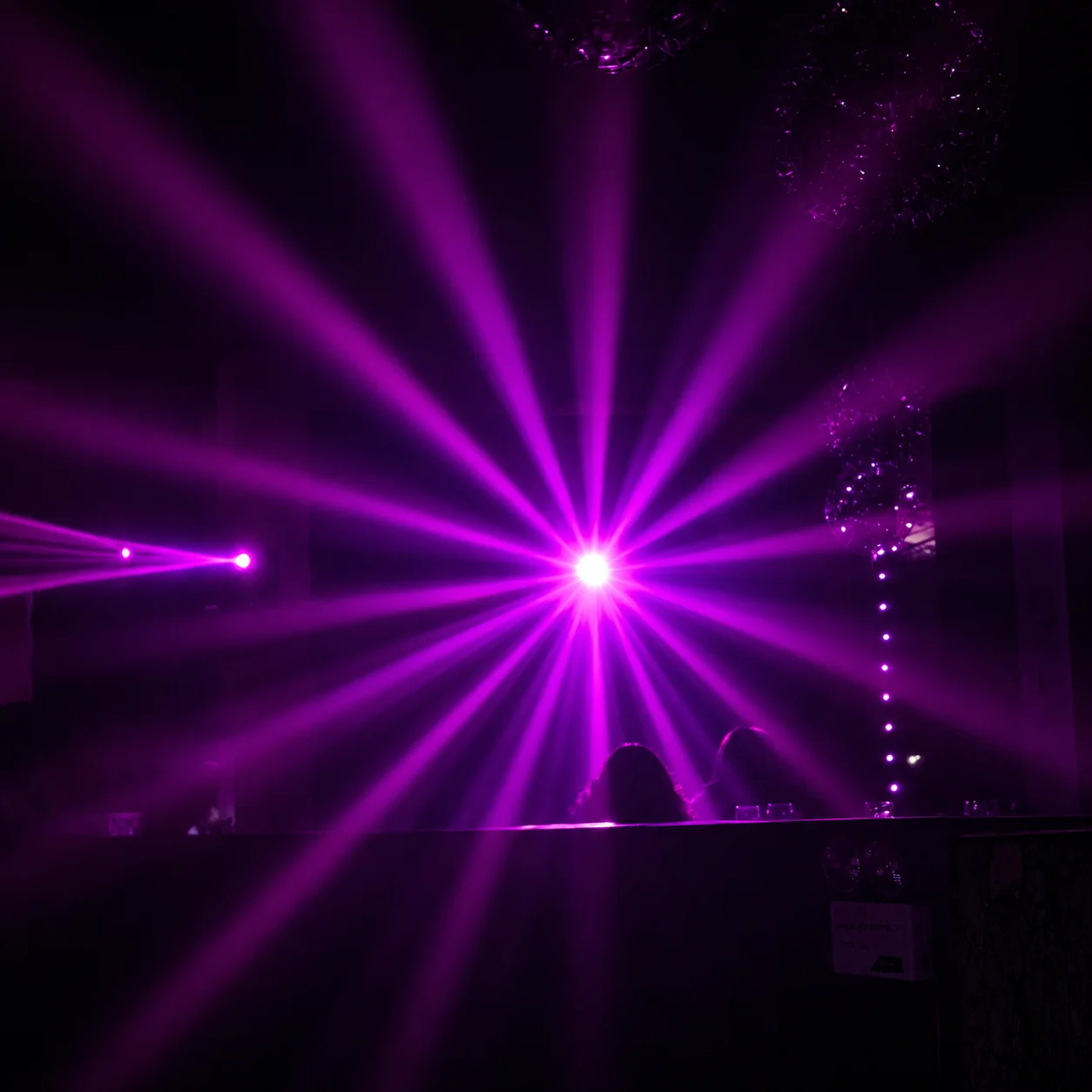 Producción de iluminación para eventos por Alquileres Rovira