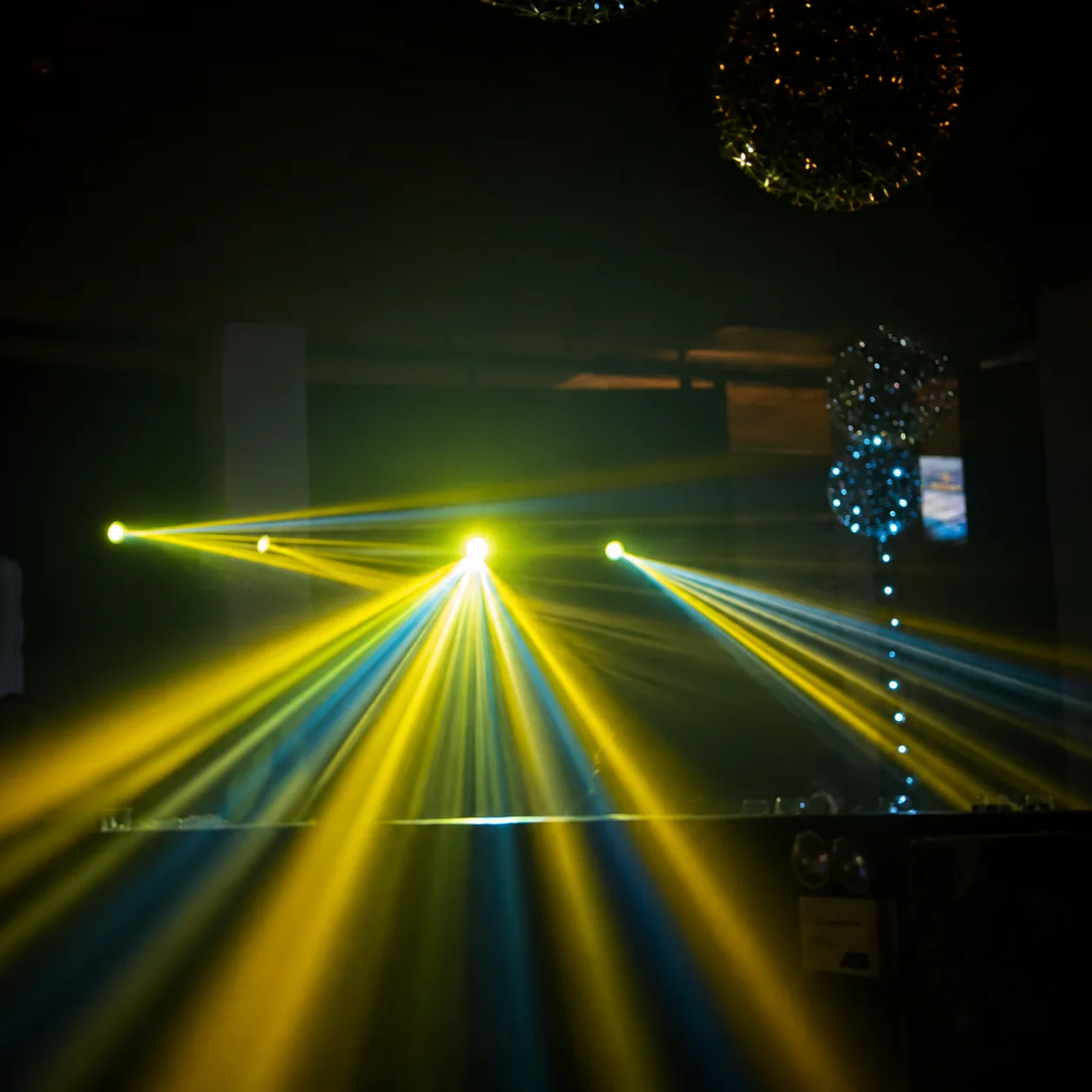 Producción de iluminación para eventos por Alquileres Rovira